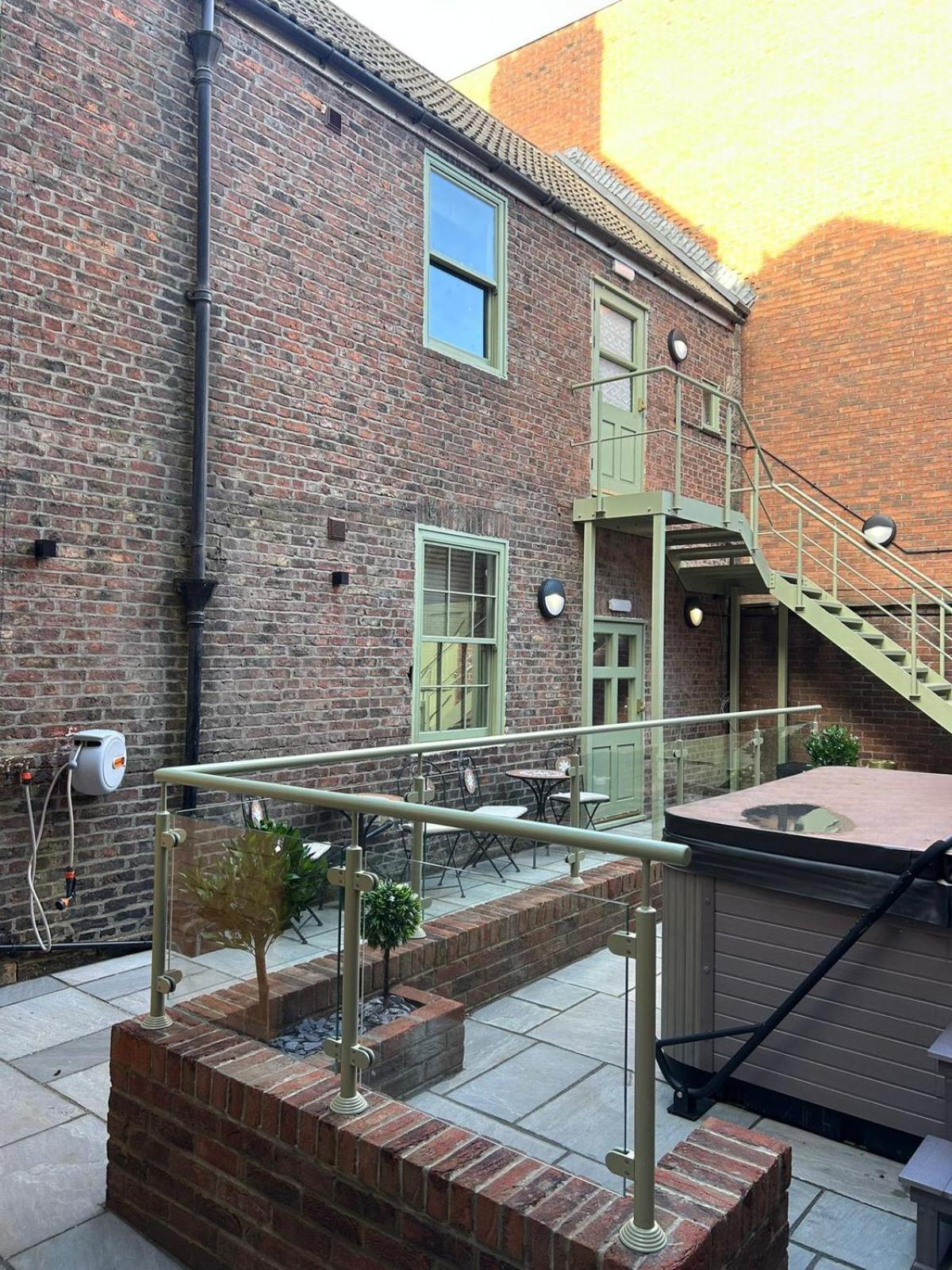 Magistrates Penthouse Suite - Town Centre Apartments With Spa Morpeth Exterior foto
