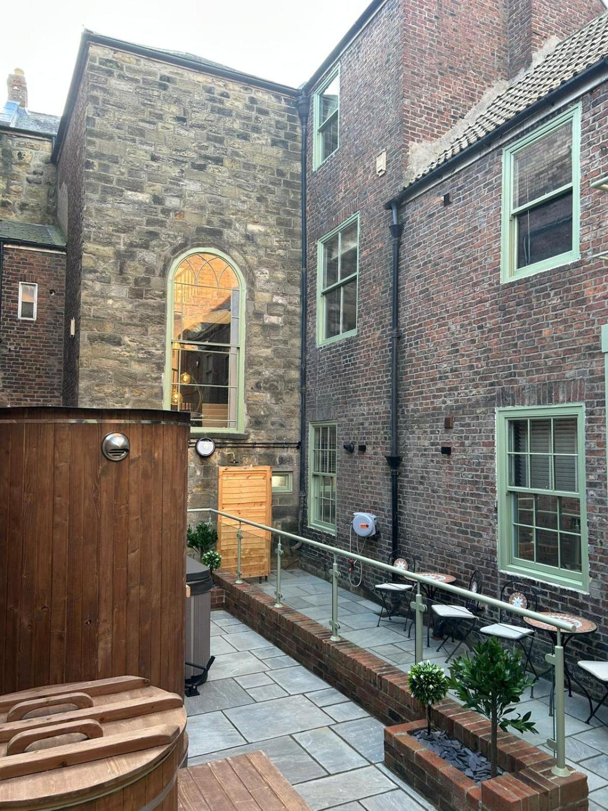 Magistrates Penthouse Suite - Town Centre Apartments With Spa Morpeth Exterior foto